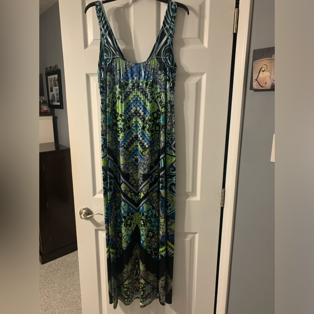 dress size Medium Apt. 9. Black background
